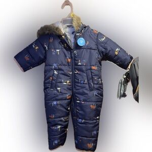 NWT Carters Infant Boy Snow Suit! Size 3-6months.